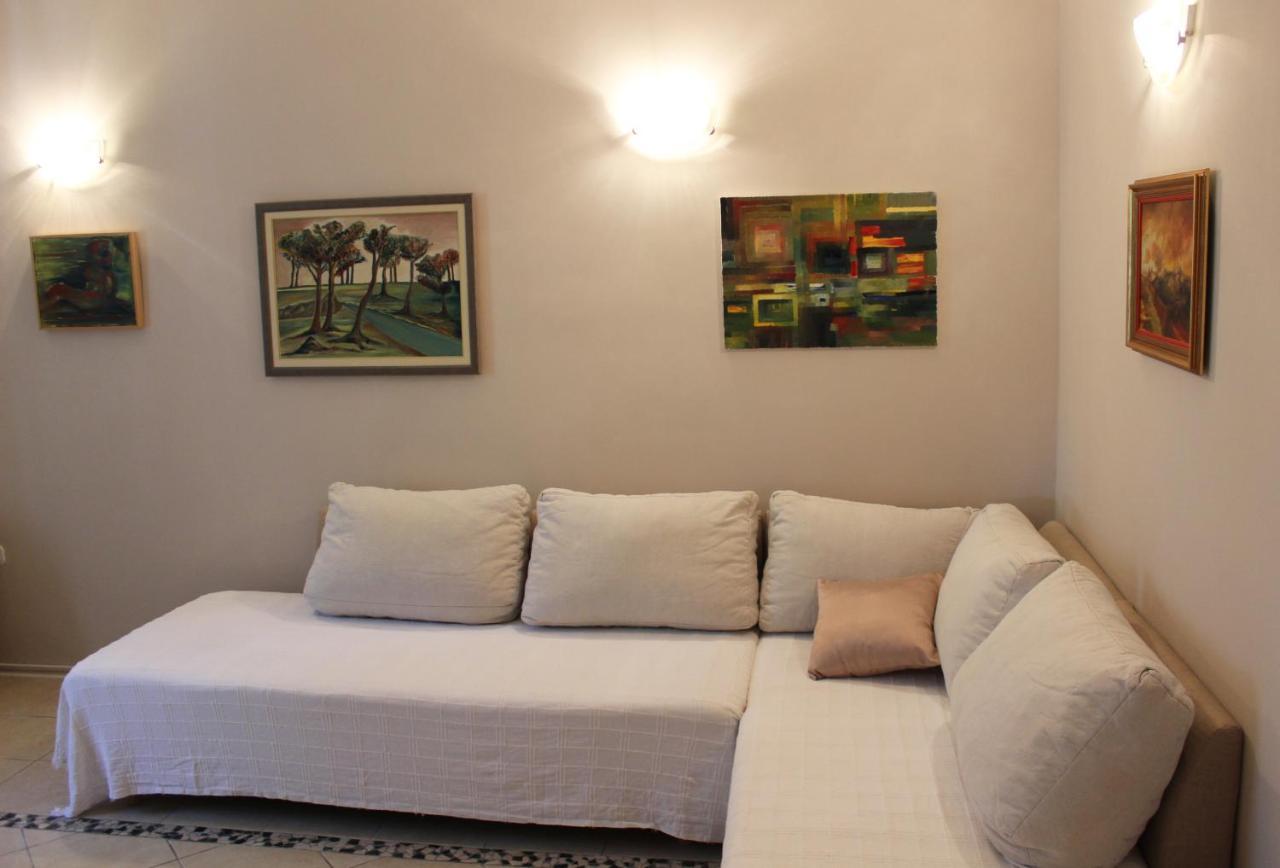 Adagio Theatre Apartment Split